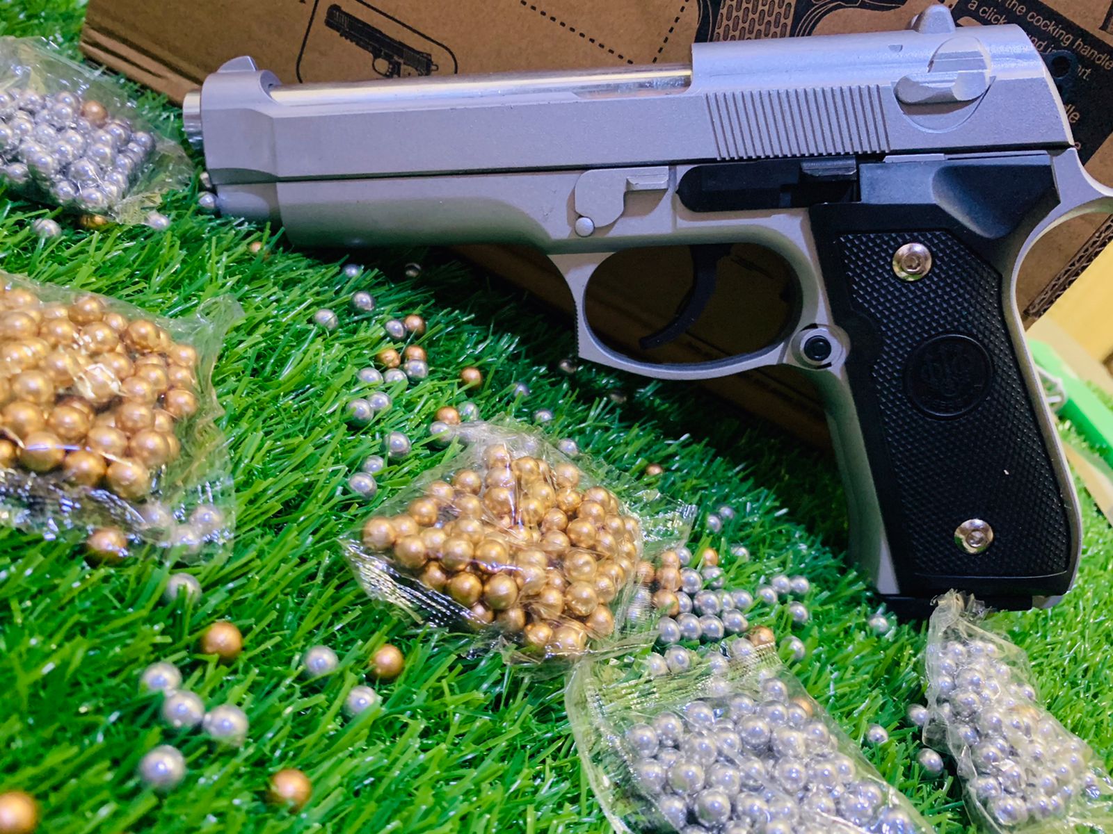 BRETTA MODEL SILVER COLOUER BB BULLET TOY MACHINE PLASTIC BODY AND METAL PARTS AND WEIGHT FOR BEST LIKE REAL MACHINE